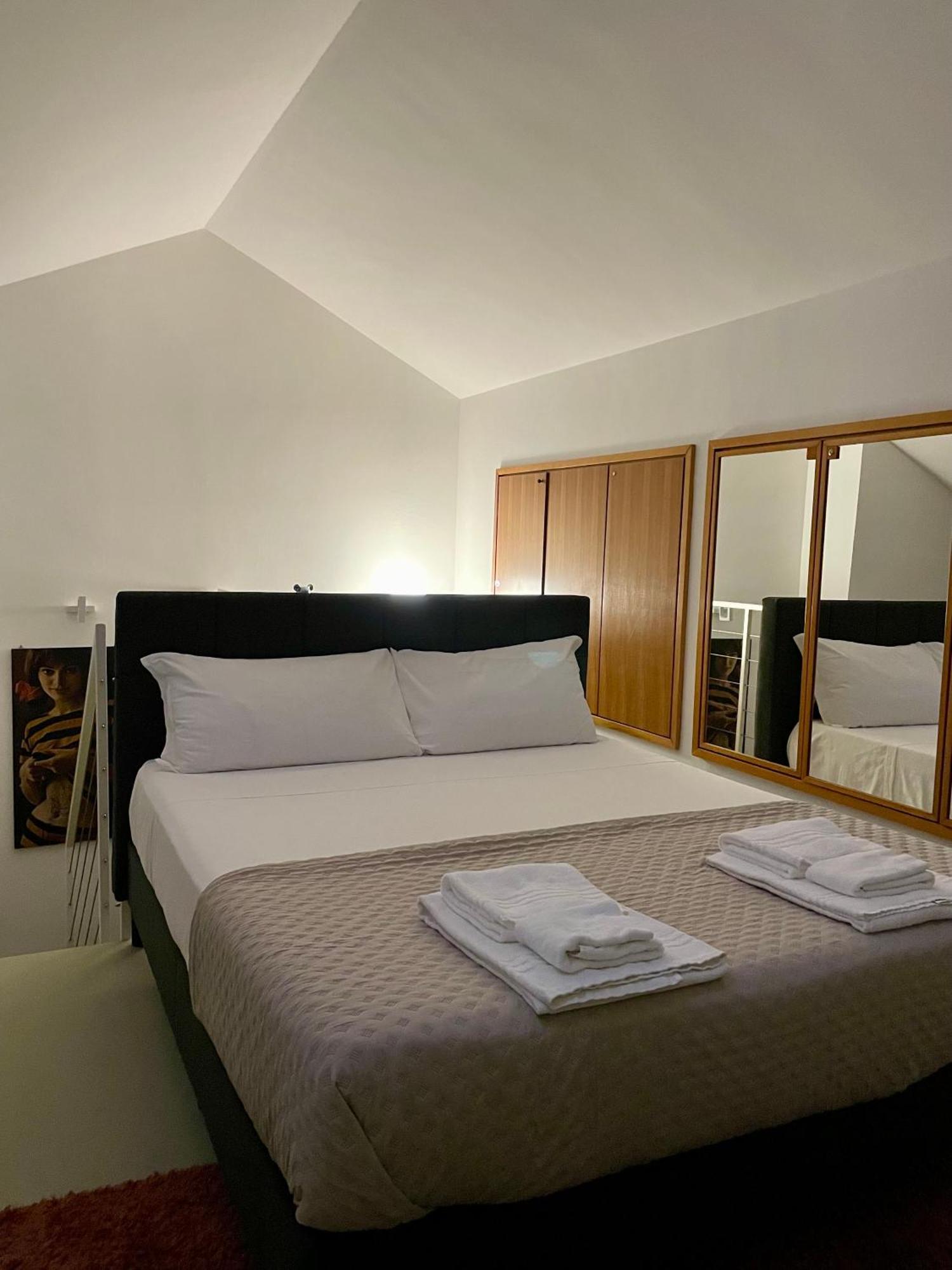 149 Borgo Ticino Suite Attico Di Lusso Con Terrazzo E Parking Privato Pavía Exterior foto